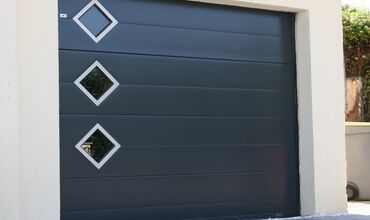 Portes de garage &agrave;&nbsp;ST MAUR DES FOSSES